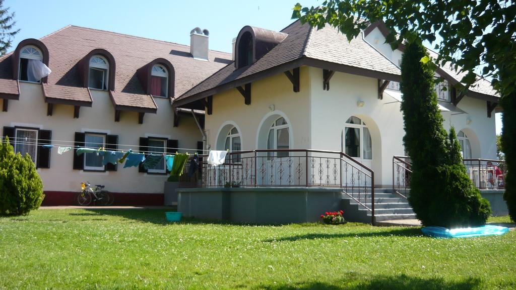 Aranyhid Hotel Balatonboglár Buitenkant foto