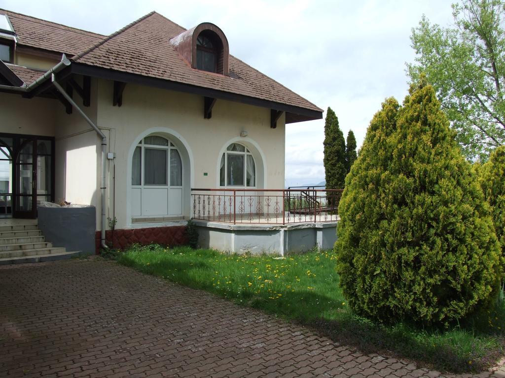 Aranyhid Hotel Balatonboglár Buitenkant foto